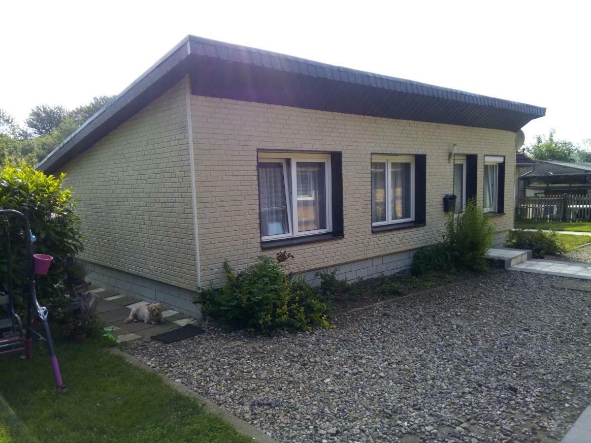 Spacious Bungalow Near Sea In Grundshagen Quarto foto